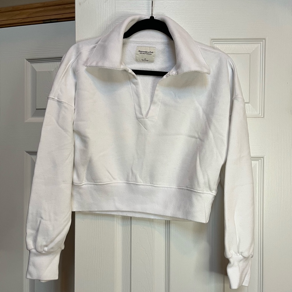 Abercrombie & Fitch White Collared Cropped Sweatshirt